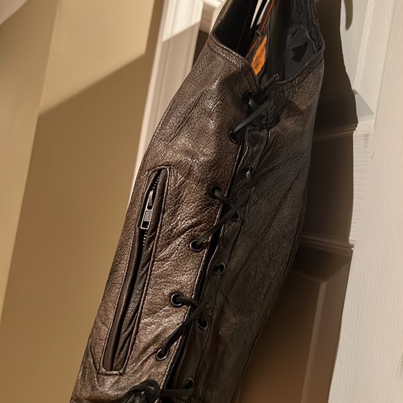 Brown leather biker vest with gun pocket. Size 3XL. Size runs small - Picture 5 of 7